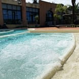 Camping les Tournels : Spa - Vue du bassin extérieur du spa