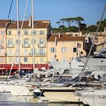 Campeggio Les Tournels: Il glamour di Saint-Tropez - Vista del porto turistico e delle boutique