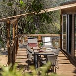 Camping les Tournels : Cottage Camarat - Terrasse