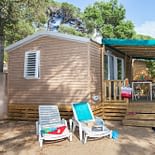 Camping les Tournels : Cottage Moréa - Terrasse et mobilier de jardin