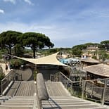 Campeggio Les Tournels: Villaggio - Vista delle scale che conducono alle cabine spa