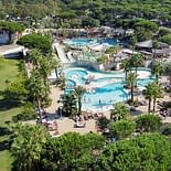 Campeggio Les Tournels: Villaggio - Vista aerea del parco acquatico