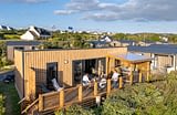 Les Terrasses de Kersiny - Der Campingplatz und die Dienstleistungen - Luftaufnahme der Unterkünfte