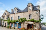 Les Terrasses de Kersiny - Cité médiévale de Locronan - place du village médiéval