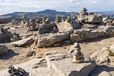 Ardèche - Mont Gerbier de Jonc - Cairns au sommet du Mont Gerbier des Joncs