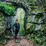 Ardèche - Le Bois De Païolive en Ardèche - Femme en randonnée dans le Bois De Païolive en Ardèche