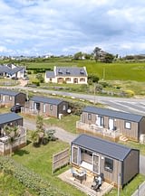 Les Terrasses de Kersiny - Der Campingplatz und die Dienstleistungen - Luftaufnahme der Mietunterkünfte