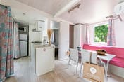 La Plage Fleurie campsite - Holiday rentals - Cottage Riviera - 4 to 5 people - 2 bedrooms - Living area 