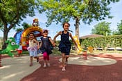 Camping La Plage Fleurie - Speeltuin met opblaasbare structuur