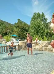Camping Arc en Ciel - Espace aquatique - pataugeoire avec jeux d&rsquo;eau