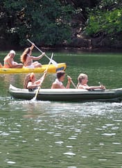 Camping Arc en Ciel - Activities - Children canoeing on the Ard&egrave;che