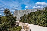 Ardèche - Façade de la Grotte de Chauvet