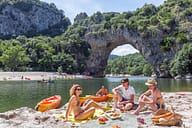 Ard&egrave;che - Picknick voor de boog van Pont d\'Arc