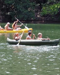 Camping Arc en Ciel - Activities - Children canoeing on the Ardèche