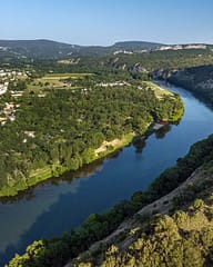 Camping Arc en Ciel - Le domaine - Vue a&eacute;rienne du camping et de l\'Ard&egrave;che