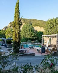 Camping Arc en Ciel - The grounds - Restaurant and stage