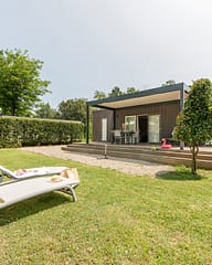 Camping La Plage Fleurie - Locations - Cottage Key West Premium - 4 personnes - 2 chambres - Ext&eacute;rieur