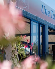 Camping La Plage Fleurie - Bar et Restauration - Une Table au Sud