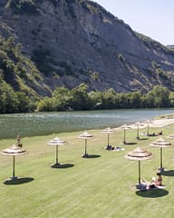 Camping La Plage Fleurie - La plage - Vue panoramique de la plage, en bord de rivière