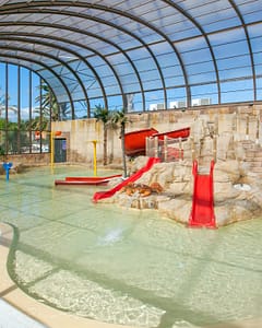 Camping la Sir&egrave;ne - Parc aquatique - Pataugeoire couverte - mini toboggans