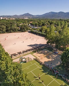 Camping La Sirène - Clubs niños y adolescentes - Vista aérea de las pistas polideportivas