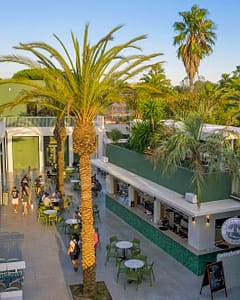 Camping la Sirène - Commerces et services - Séance de massage au bord de la piscine