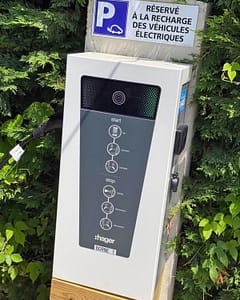 Camping La Sirène - Tiendas y servicios - Terminal eléctrico para la recarga de coches eléctricos