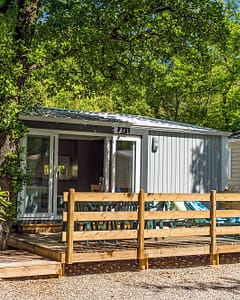 Camping le Bois de Valmarie - Hébergements - Sirène 2 Confort - 4 personnes - 2 chambres - Extérieur