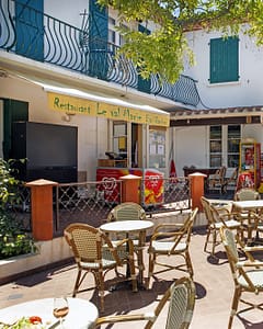 Camping la Sirène - Cours à la réception du camping