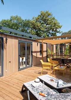 Camping la Sir&egrave;ne - H&eacute;bergements - Lodge 3 - 6 personnes - 3 chambres 2 salles de bain-  terrasse