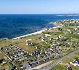 Les Terrasses de Kersiny - Le camping et les services - Vue aéreinne du camping et de la plage