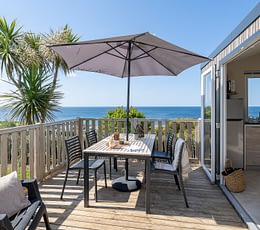 Les Terrasses de Kersiny - Le camping et les services - Grande terrasse avec vue mer
