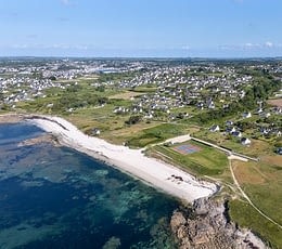 Les Terrasses de Kersiny - Le camping et les services - Vue aérienne générale du camping et de ses alentours