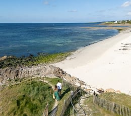 Les Terrasses de Kersiny - La plage de sable blanc - Vue du chemin menant à la plage