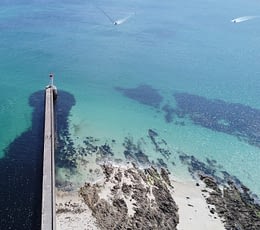 Les Terrasses de Kersiny - Campingplatz Audierne - Luftaufnahme des Leuchtturms und des Strands von Audierne