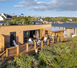 Les Terrasses de Kersiny - Der Campingplatz und die Dienstleistungen - Luftaufnahme der Unterkünfte