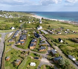 Les Terrasses de Kersiny - Camping vue mer Bretagne - Vue aérienne generale du camping