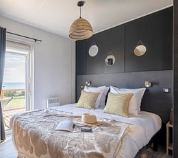 Les Terrasses de Kersiny - Camping vue mer Bretagne - Hébergement avec décoration moderne