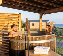 Les Terrasses de Kersiny - Camping vue mer Bretagne - Location avec spa privatif