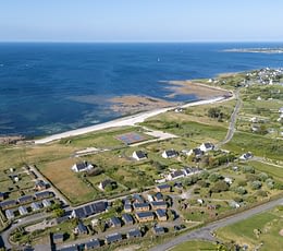 Les Terrasses de Kersiny - Camping vue mer Bretagne - Vue aérienne du camping proche de l'océan