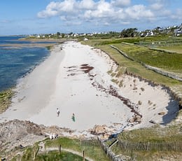 Les Terrasses de Kersiny - Camping vue mer Bretagne - Plage de sable blanc à deux pas du camping