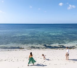 Les Terrasses de Kersiny - Camping vue mer Bretagne - Plage de Kersiny avec sable blanc