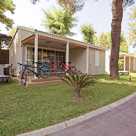 Campingplatz Le Brasilia, Chalet les Ti Kreol, Außenbereich