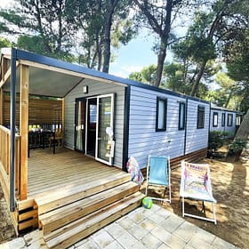 Campingplatz Le Brasilia, Cottage P‘tit Sud, Außenbereich, Terrasse