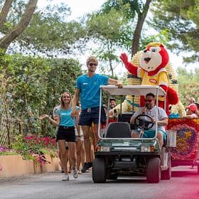 Campingplatz Le Brasilia, Animation für Kinder, Parade, Yellito