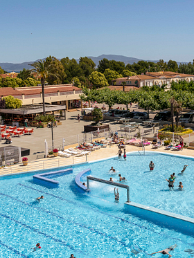 Campingplatz Amfora - Die Badelandschaft - Ansicht des Beckens mit eWhirlpool