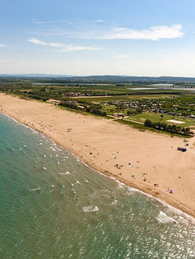 Campingplatz Amfora - Der Strand -  Luftaufnahme des Strands und direkter Zugang vom Campingplatz aus
