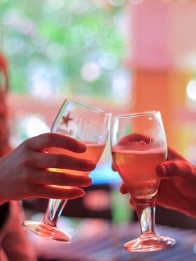 Campingplatz Amfora - Bars und Restaurants - Geselliges Essen im Restaurant El Jadinet de Sant P&egrave;re