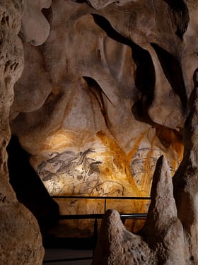 Ardèche - Grotte de Chauvet - Panneau des chevaux ©Patrick Aventurier