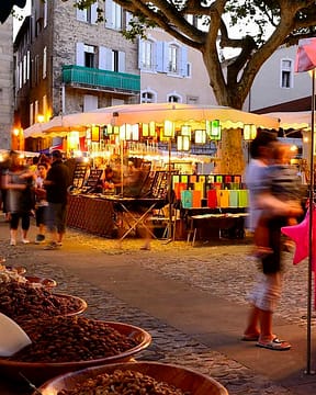 Ardèche - Marché nocturne de Vallon Pont d’Arc © Matthieu Dupont